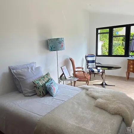 Le 5 Bis לינה וארוחת בוקר